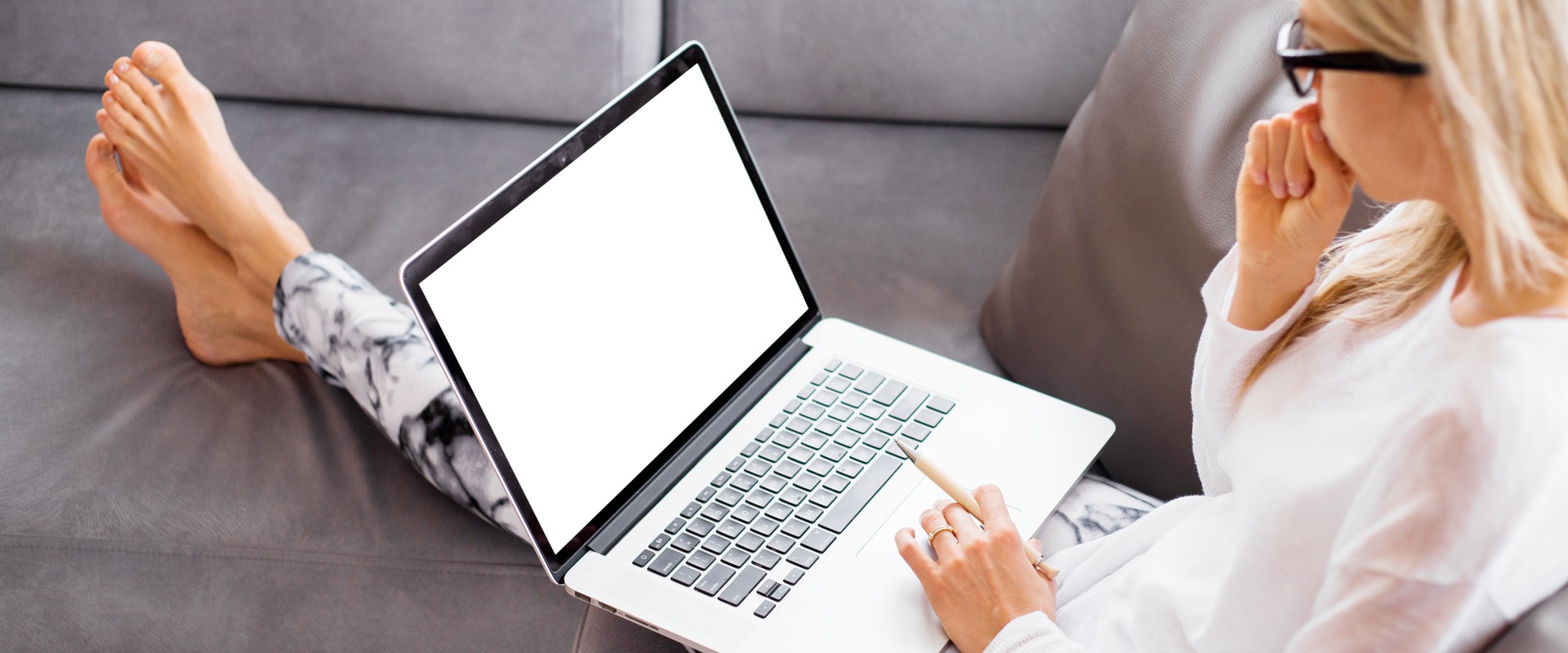 Setting Boundaries with Technology: Achieving Work-Life Balance and Success in the Office