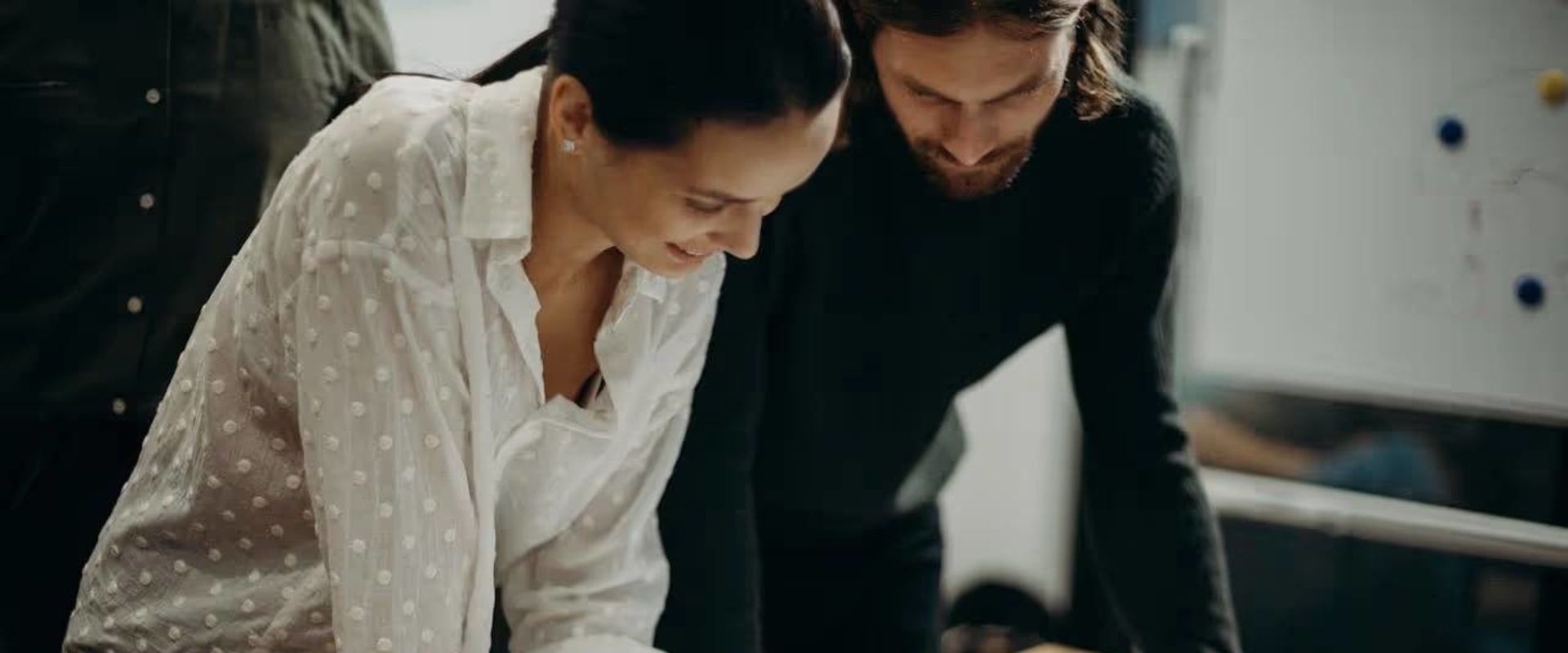 Motivating and Inspiring Team Members: A Comprehensive Guide to Improving Career Success and Productivity in the Office